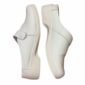 2/$30 Propet clogs white slip on leather clog/mules Size 6.5 M